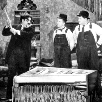 Laurel & Hardy: The Music Box (1932)